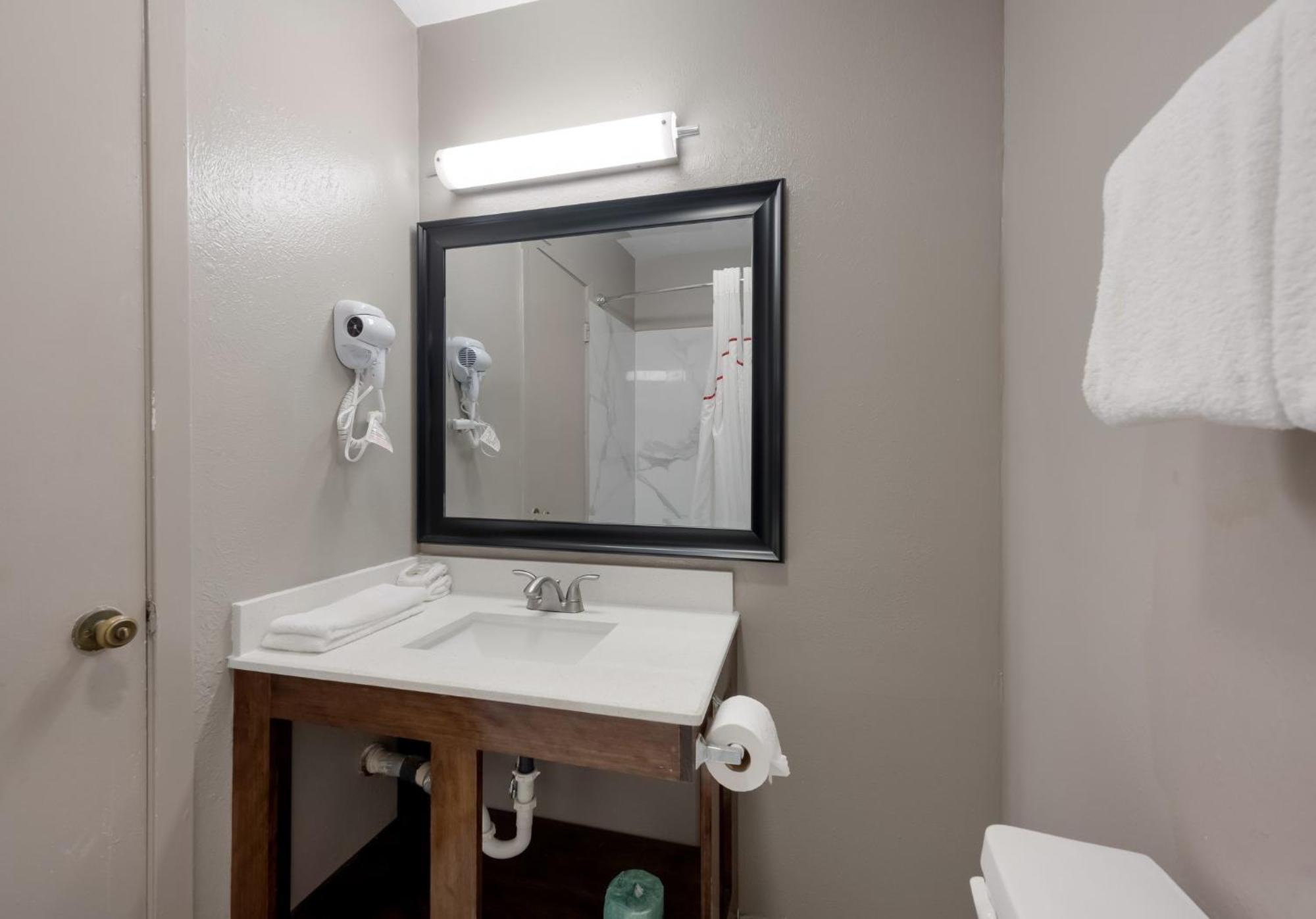 Red Roof Inn Madisonville Екстериор снимка